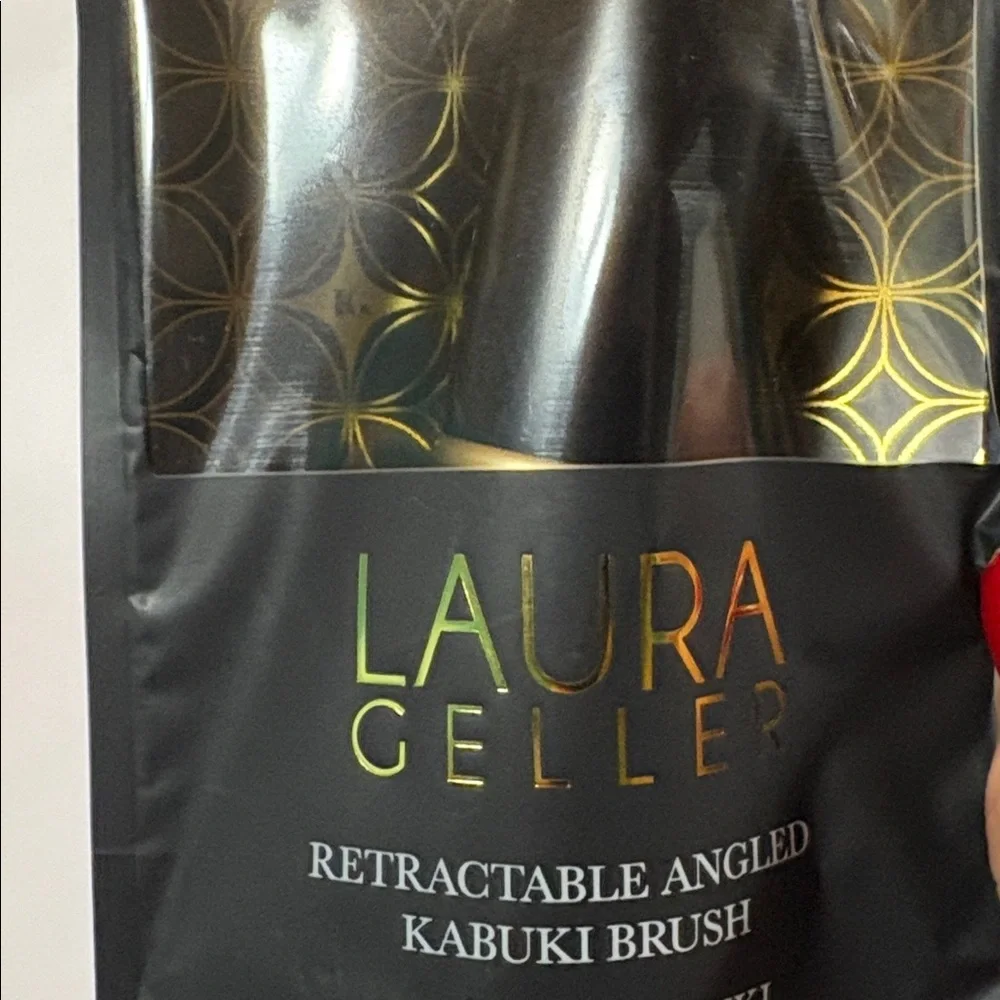 NWT Laura Geller Retractable Angled Kabuki Brush